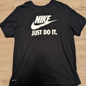 Nike Men's Black T-Shirt